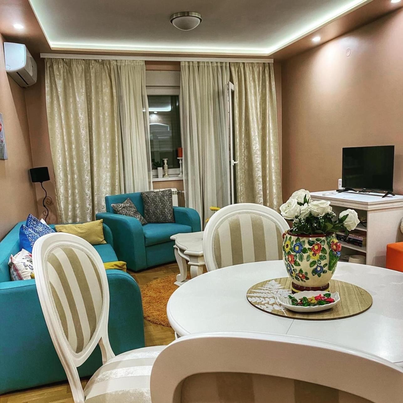 Apartman Diana 斯雷姆斯卡米特罗维察 外观 照片